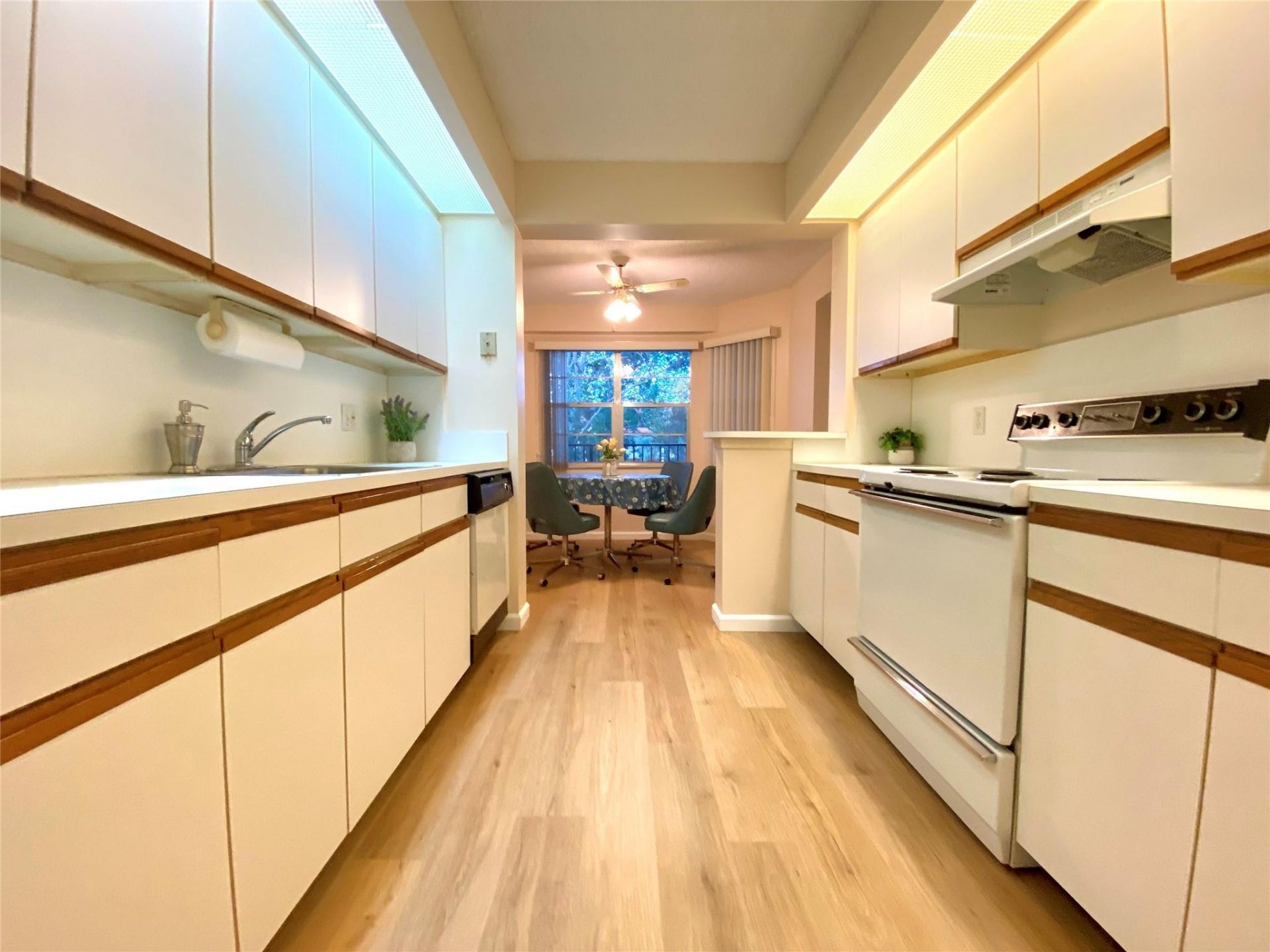 1000 SW 128th Terrace, Unit 411V, Pembroke Pines, FL 33027 Photo