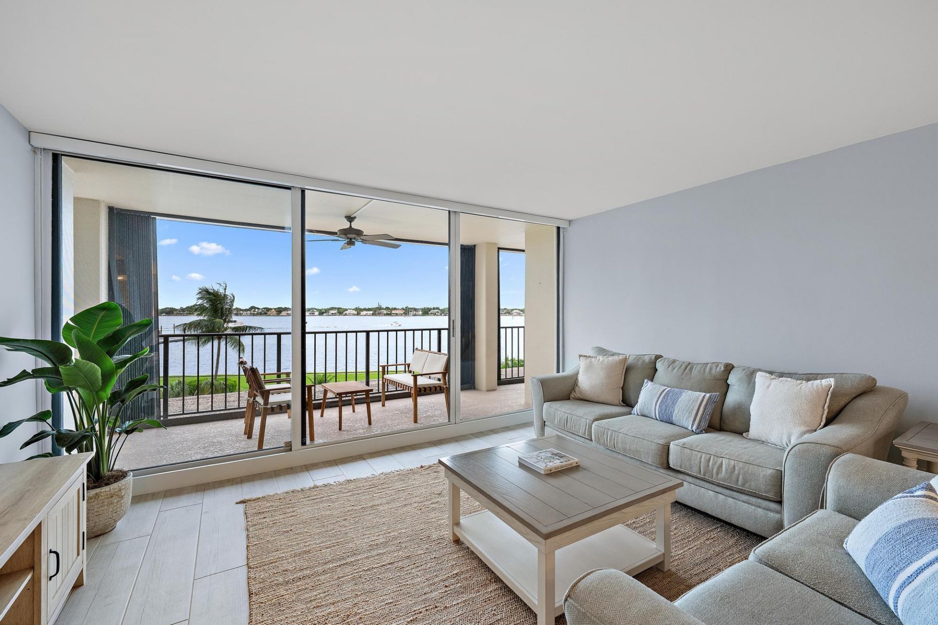 134 Lakeshore Drive, Unit 316, North Palm Beach, FL 33408 Photo