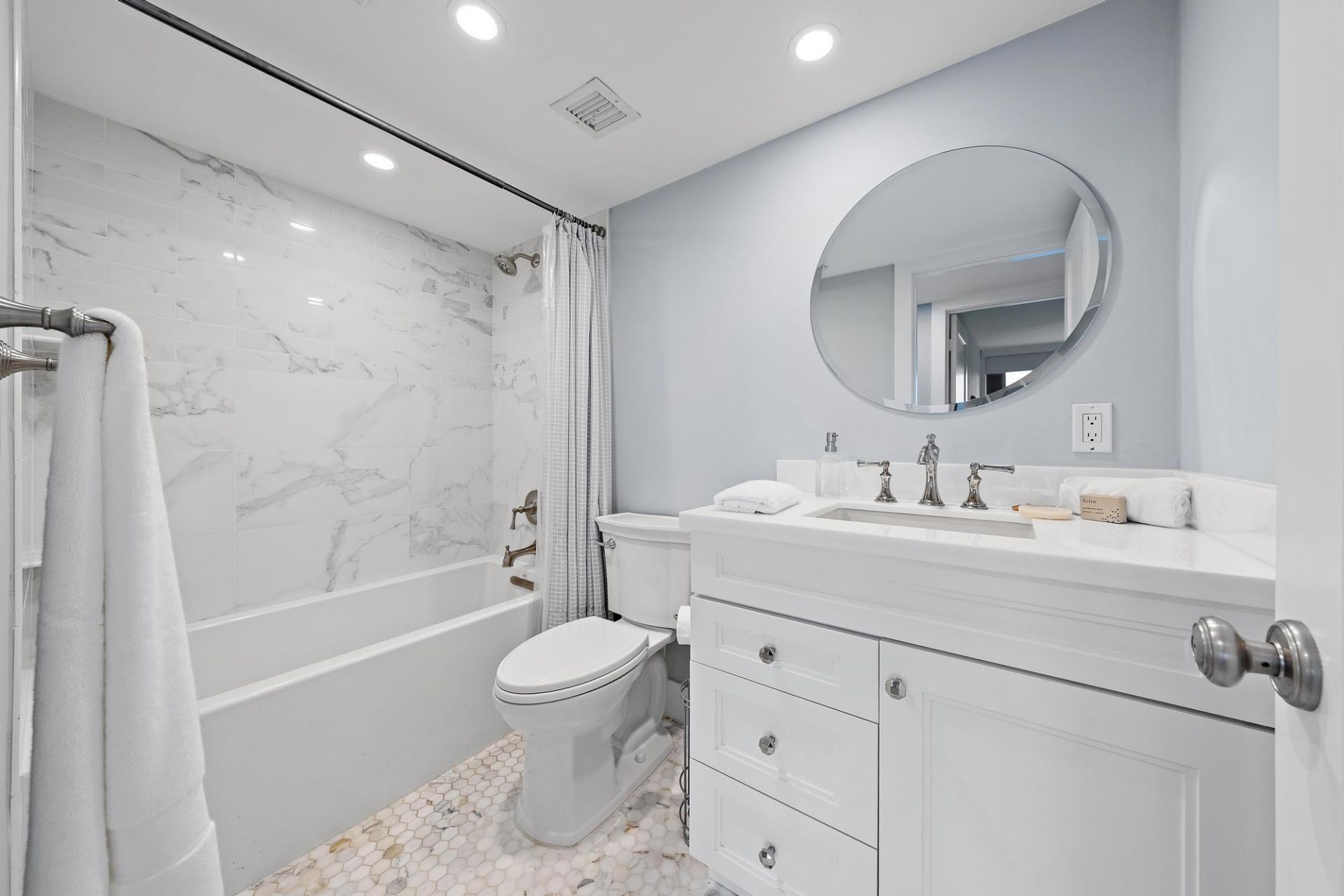 134 Lakeshore Drive, Unit 316, North Palm Beach, FL 33408 Photo