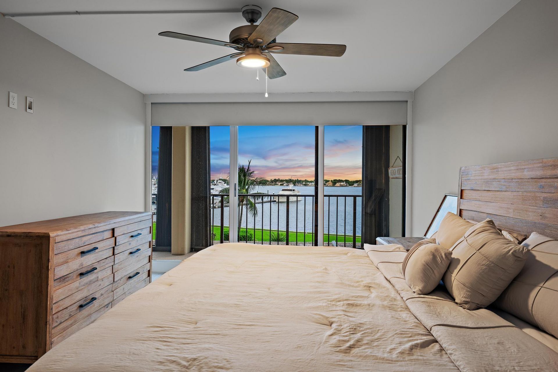 134 Lakeshore Drive, Unit 316, North Palm Beach, FL 33408 Photo