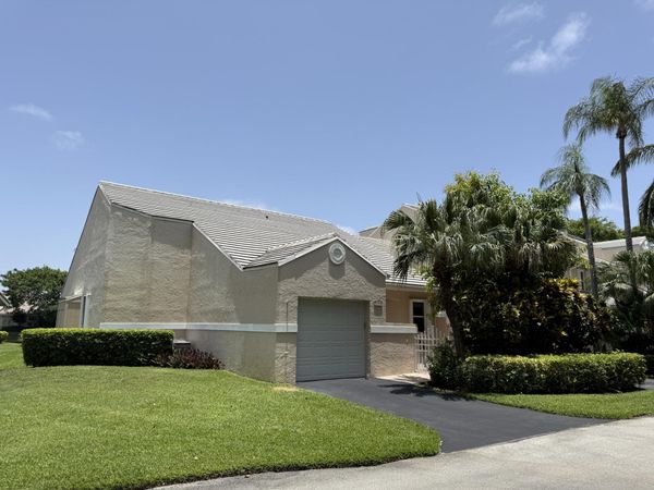 225 N Lakeshore Drive, Hypoluxo, FL 33462