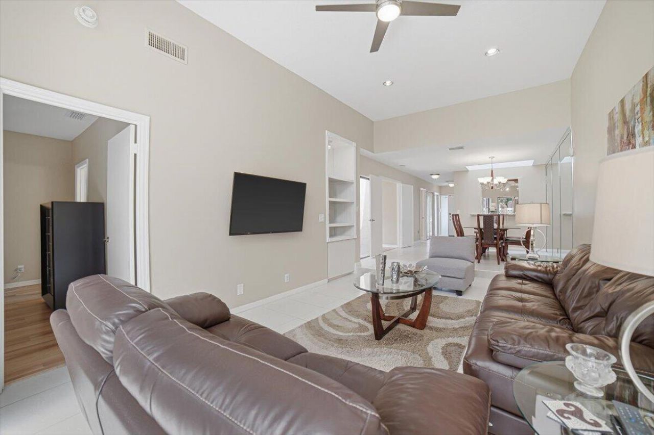 6676 Canary Palm Circle, Unit 19, Boca Raton, FL 33433 Photo
