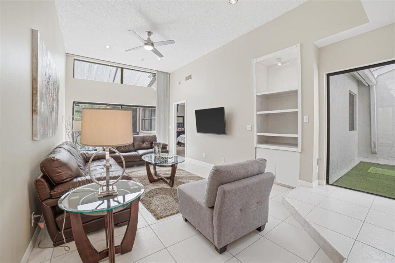 6676 Canary Palm Circle, Unit 19, Boca Raton, FL 33433 Photo