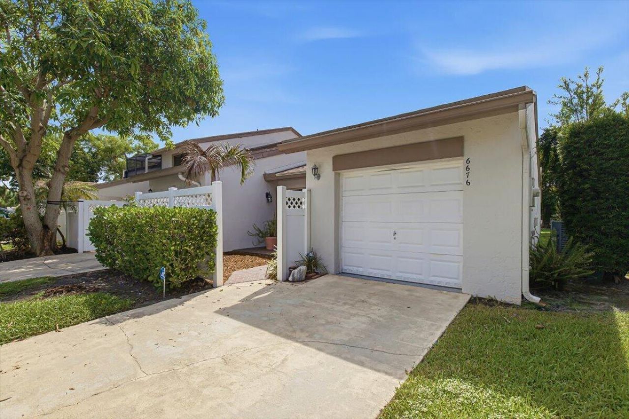 6676 Canary Palm Circle, Unit 19, Boca Raton, FL 33433 Photo