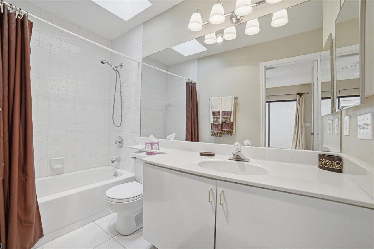 6676 Canary Palm Circle, Unit 19, Boca Raton, FL 33433 Photo