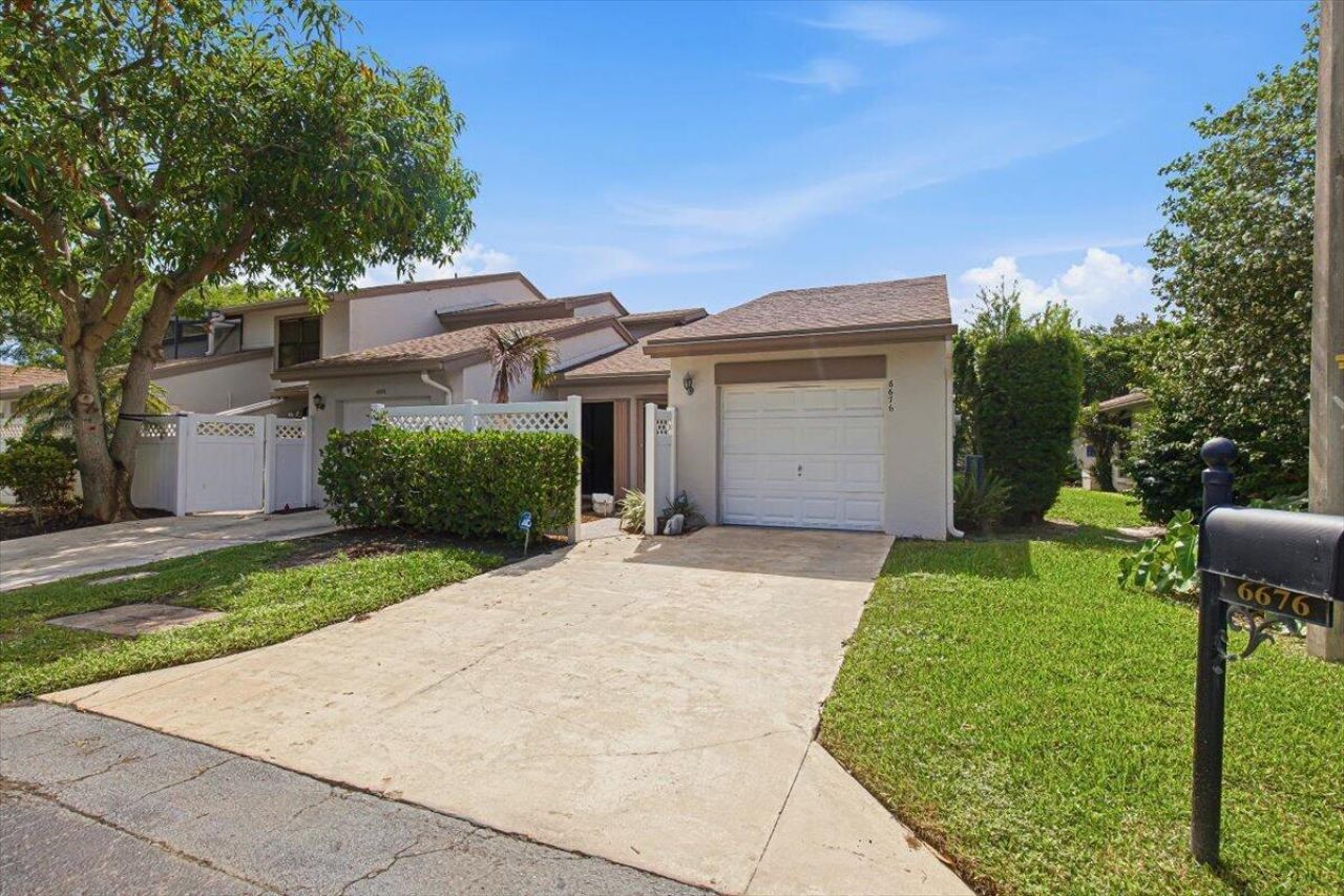 6676 Canary Palm Circle, Unit 19, Boca Raton, FL 33433 Photo
