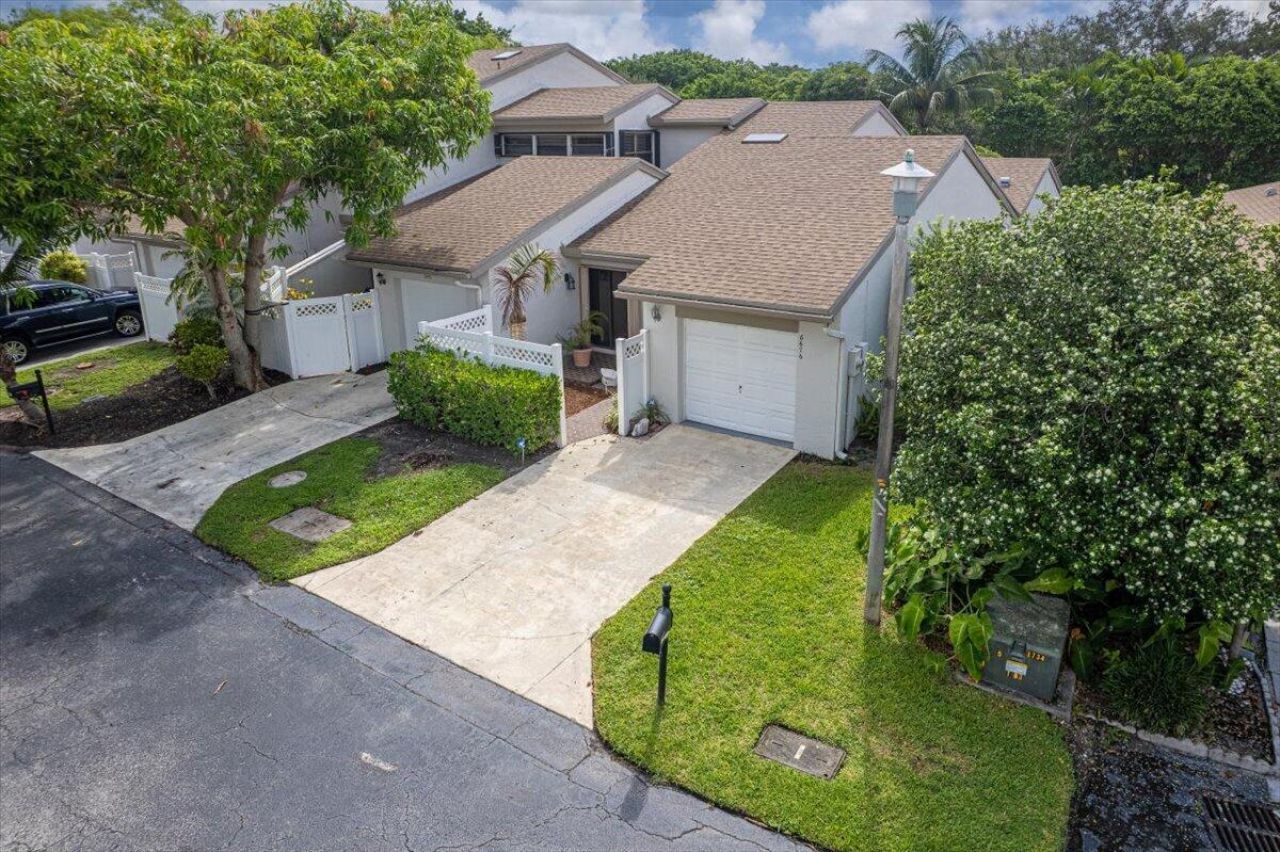 6676 Canary Palm Circle, Unit 19, Boca Raton, FL 33433 Photo