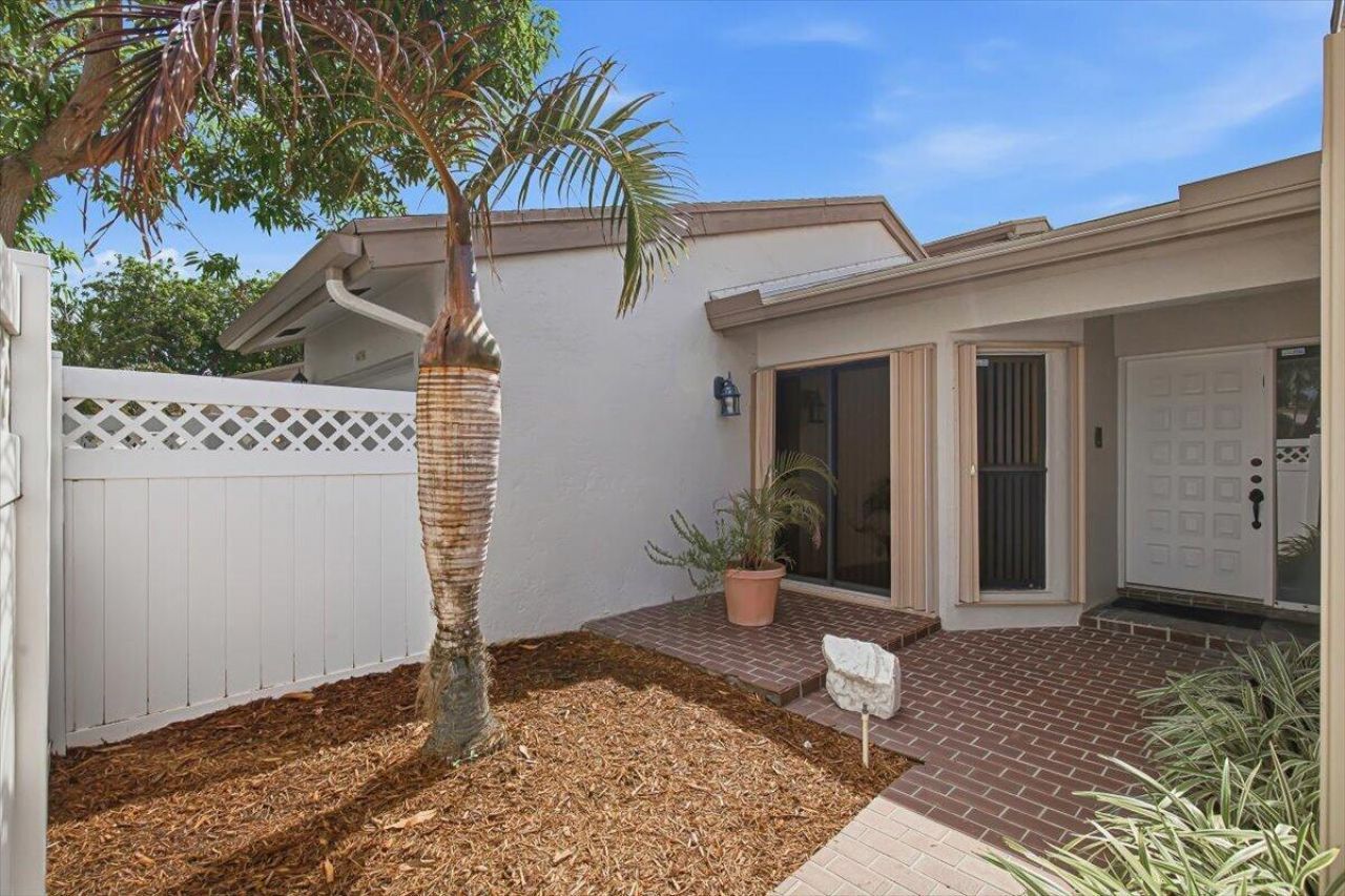 6676 Canary Palm Circle, Unit 19, Boca Raton, FL 33433 Photo