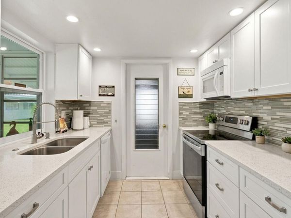 1100 Siesta Avenue, Boynton Beach, FL 33426