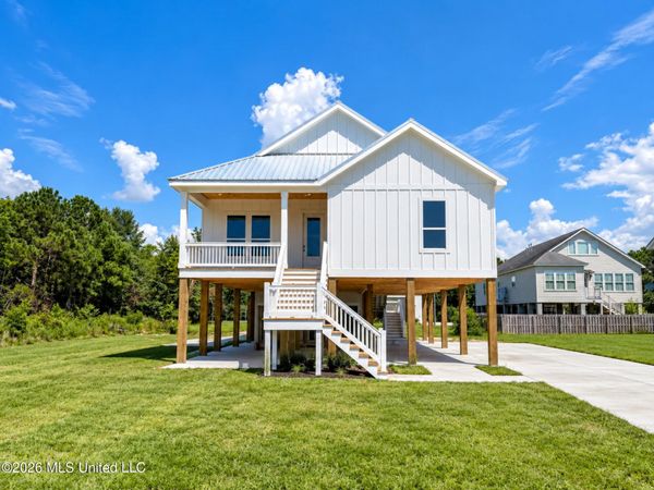 404 Fourth Street, Waveland, MS 39576