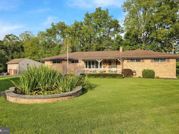1048 CROSS KEYS ROAD , LEESPORT, PA 19533
