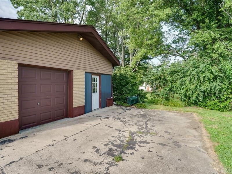 9025 Bunnell Hill Road, Clearcreek Township, OH 45458 Photo 2