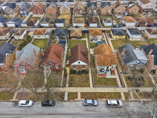 10941 S Avenue C , Chicago, IL 60617
