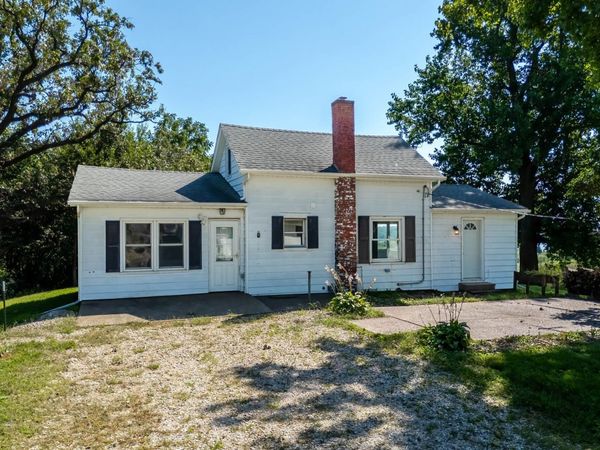 27990 235th Street , Le Claire, IA 52753