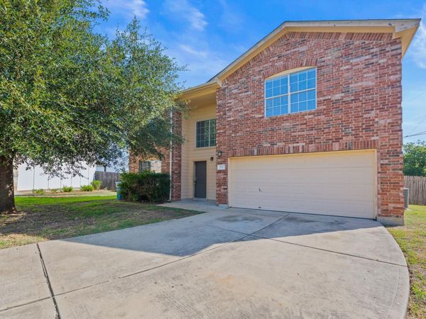 722 Lavaca LOOP, Elgin, TX 78621