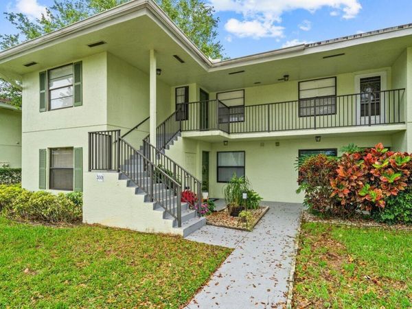 2001 Sabal Ridge Court, Unit A, Palm Beach Gardens, FL 33418
