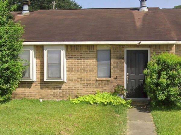 203 Versailles Street , Victoria, TX 77904