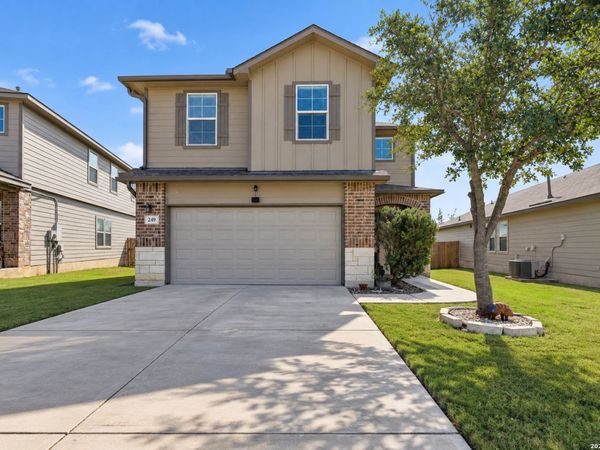 249 Middle Green Loop, Floresville, TX 78114