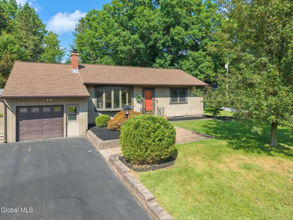 29 Richland Drive, Schenectady, NY 12302