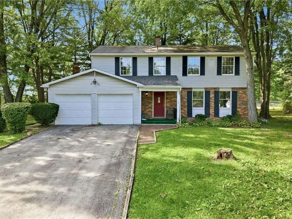 1922 Burr Oaks Court, Austintown, OH 44515