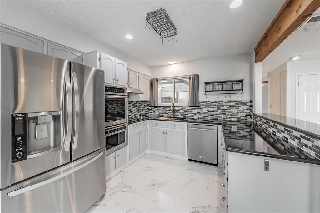 5520 Willow Circle, Fort Worth, TX 76112 Main Photo