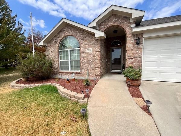 214 Southpeak Lane , Ponder, TX 76259