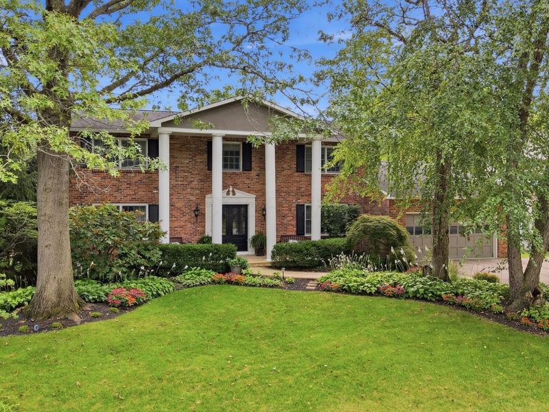 1327 Oakview Drive, Columbus, OH 43235 Photo 2