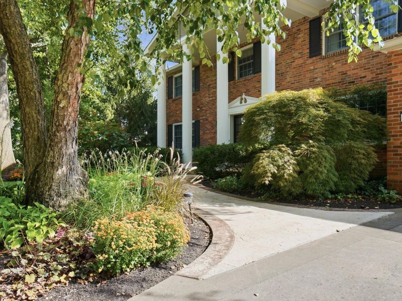 1327 Oakview Drive, Columbus, OH 43235 Photo 6