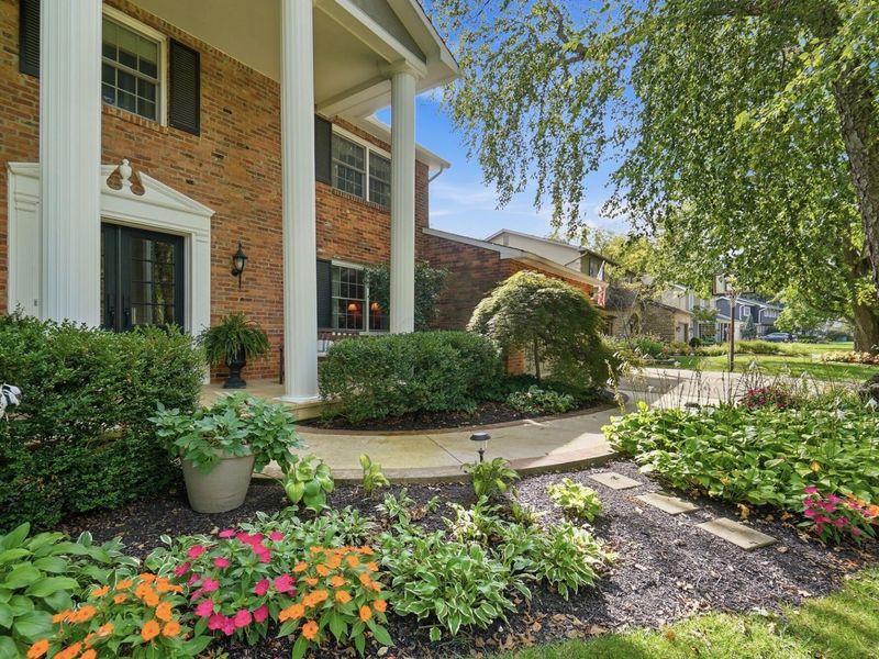 1327 Oakview Drive, Columbus, OH 43235 Photo 7