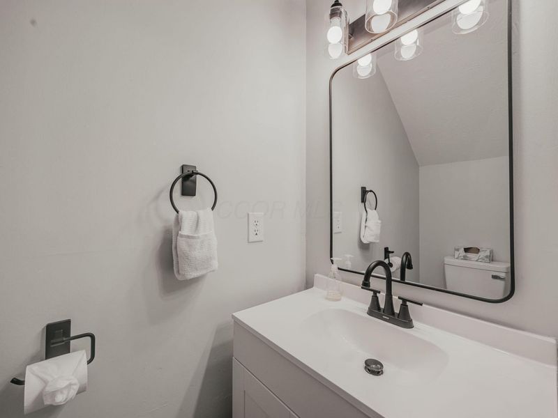 1226 Woodbrook Circle, Unit A, Columbus, OH 43223 Photo 10