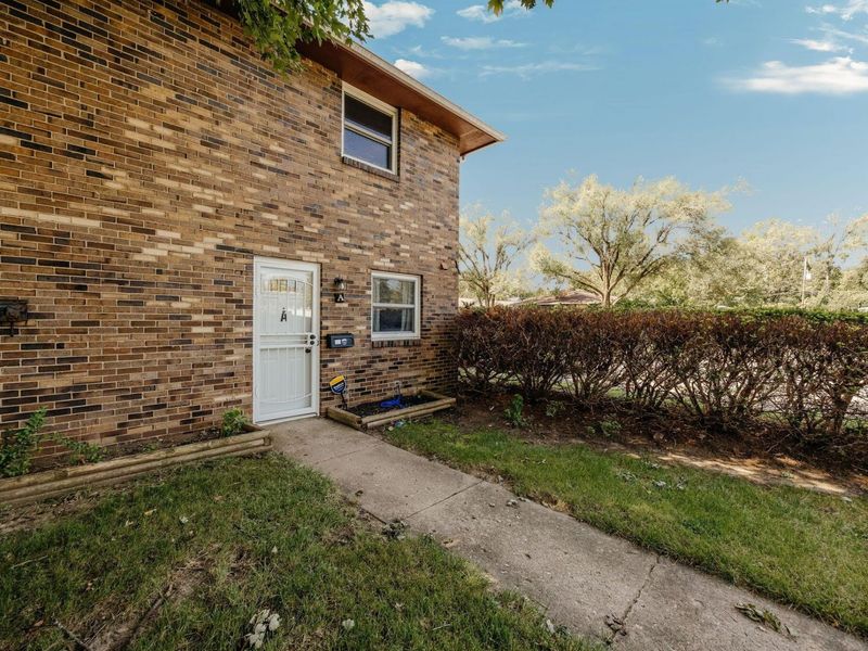 1226 Woodbrook Circle, Unit A, Columbus, OH 43223 Photo 2