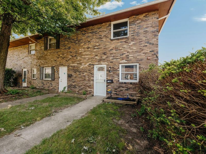 1226 Woodbrook Circle, Unit A, Columbus, OH 43223 Photo 3