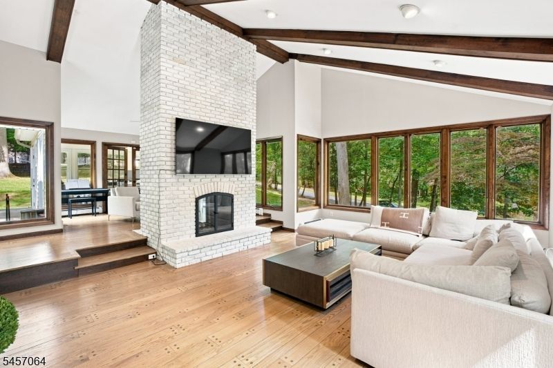7 Sleepy Hollow Rd, Upper Saddle River, NJ 07458 Main Photo