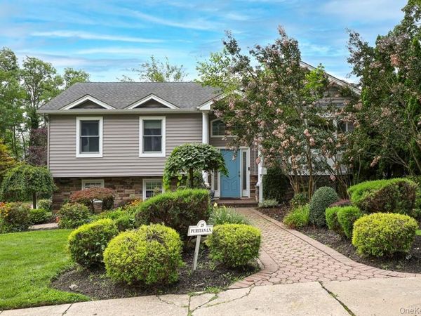 29 Puritan Lane, Farmingdale, NY 11735