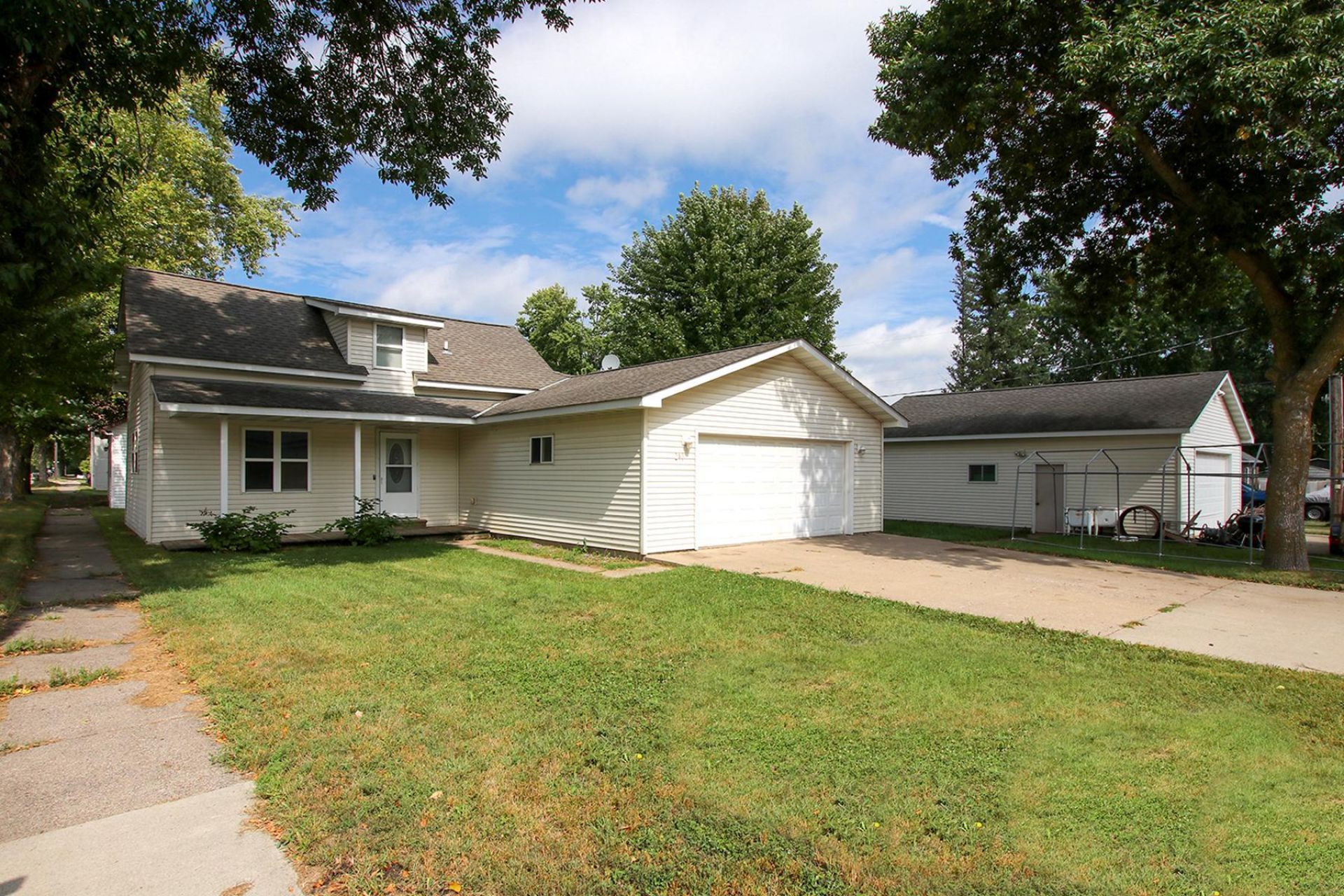 240 Merrian Street, Glencoe, MN 55336 Main Photo