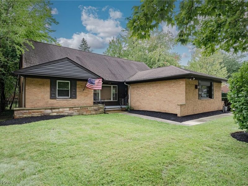 5680 Alberta Drive, Lyndhurst, OH 44124 Photo 2