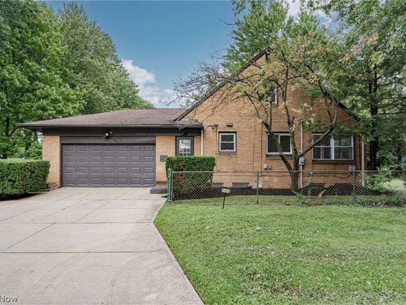 5680 Alberta Drive, Lyndhurst, OH 44124 Photo 3