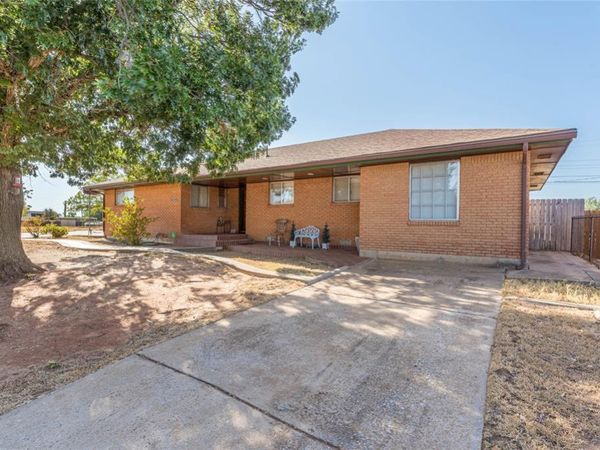 1200 Barker Road, Clinton, OK 73601