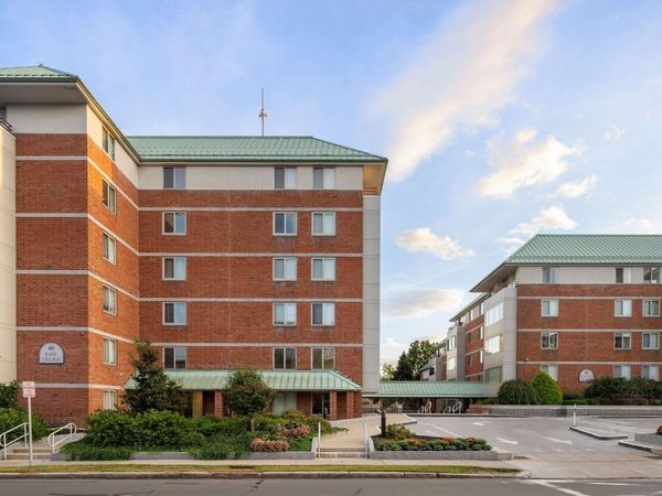 193 Oak St, Unit 205E, Newton, MA 02464