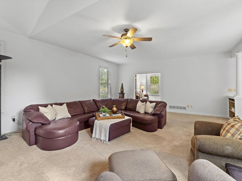 7381 Hampsted Square S, New Albany, OH 43054 Photo 3