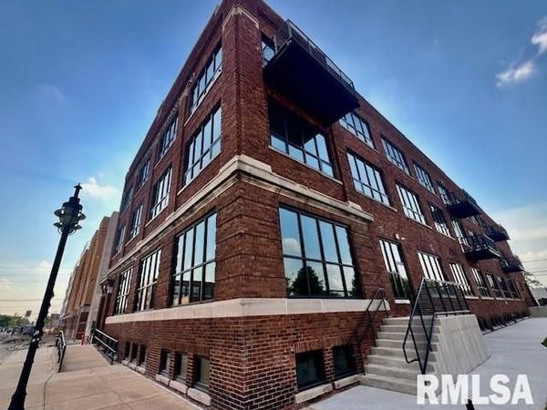 1001 SW ADAMS Street, Unit 105, Peoria, IL 61602