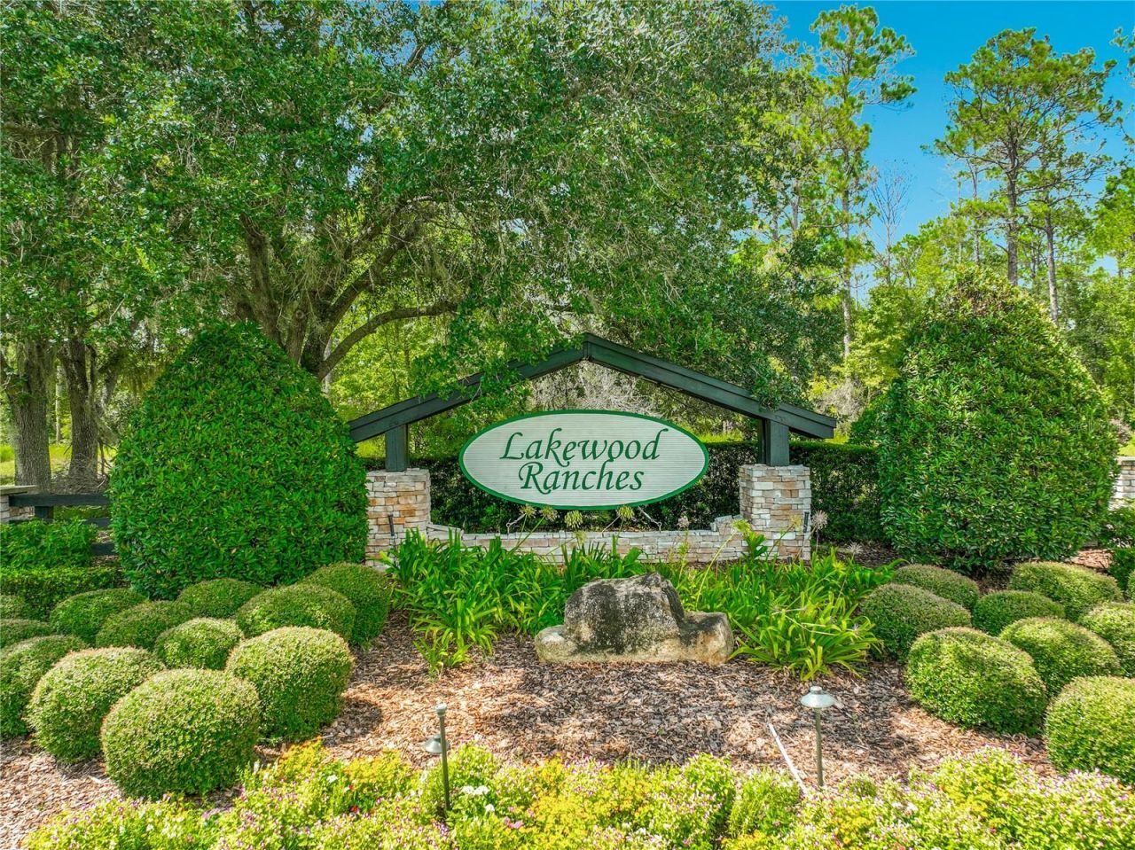 35719 High Pines Drive, Eustis, FL 32736 Photo
