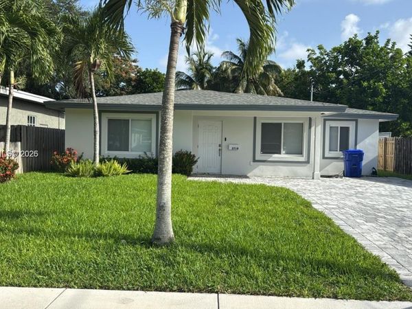 2710 Grant St , Hollywood, FL 33020