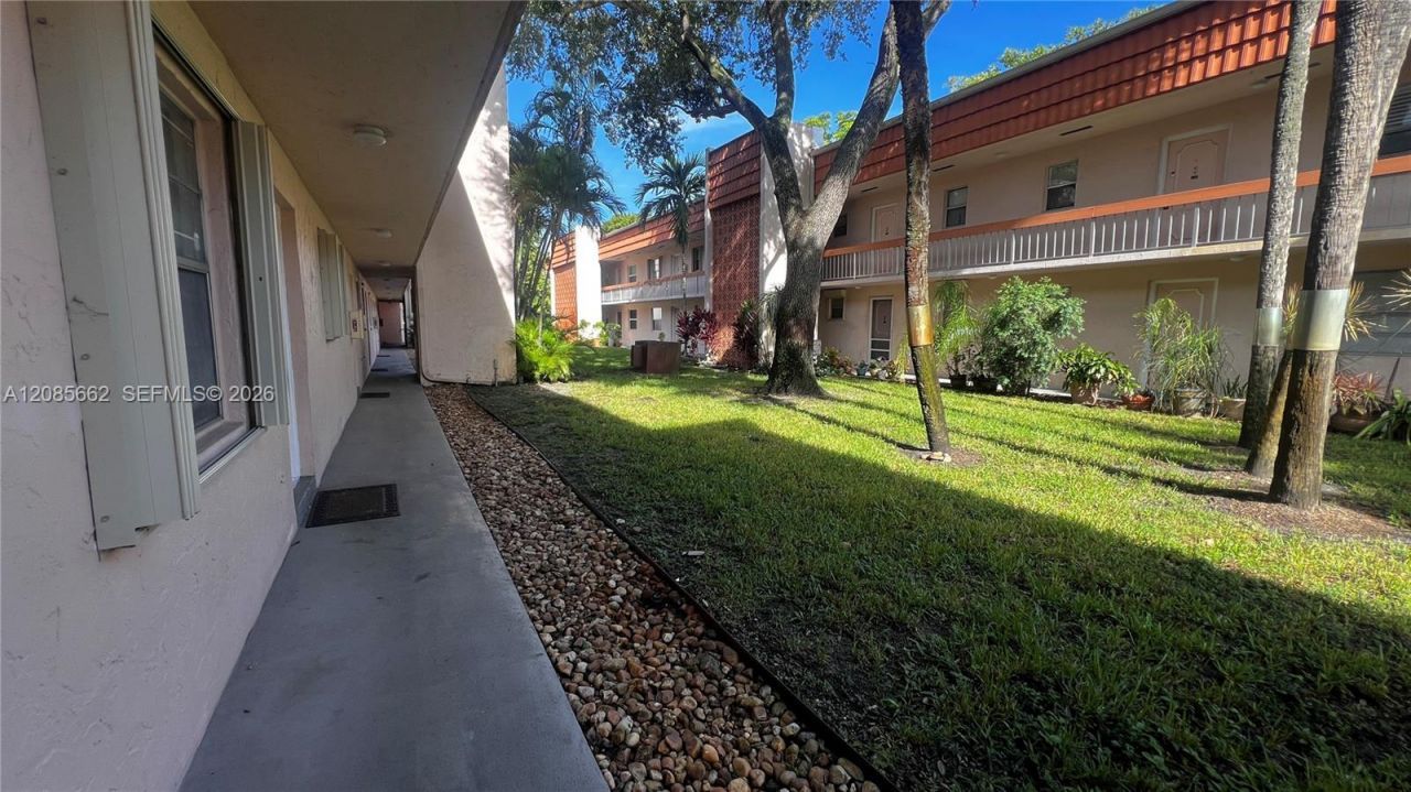 7610 Stirling Rd, Unit 103B, Davie, FL 33024 Photo