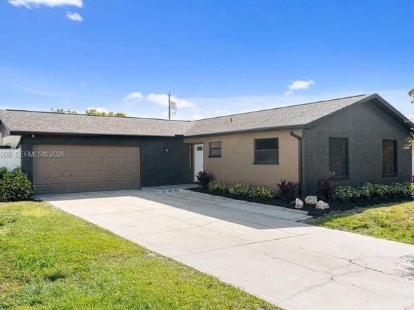 1981 Briarwood St , Dunedin, FL 34698