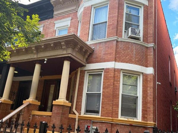 27 Stephens Court, Unit 1F, Brooklyn, NY 11226