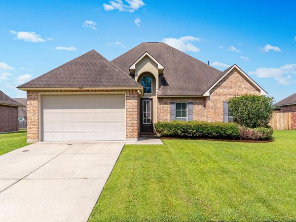 17634 Hoods Ridge Dr, Prairieville, LA 70769