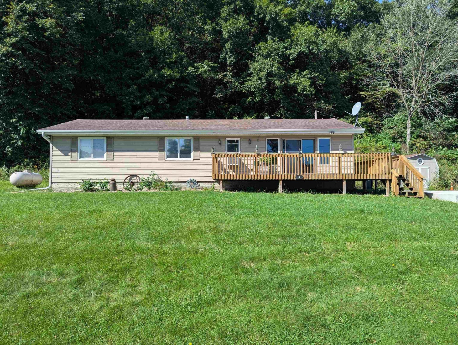 2266 26 Highway, Unit 3, Lansing, IA 52151 Main Photo