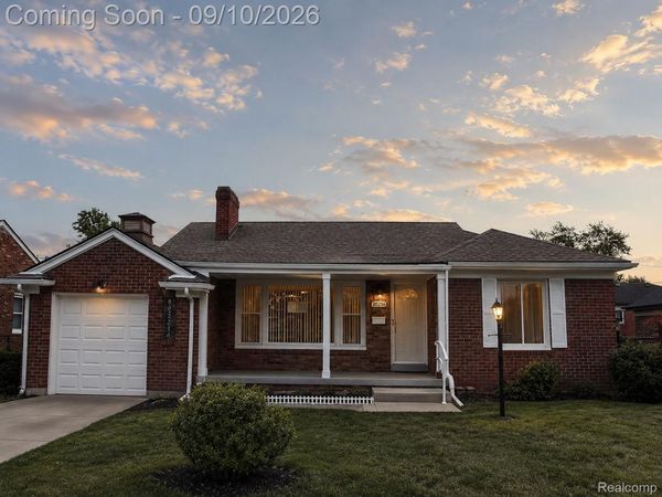 20216 E 11 Mile Road, St Clair Shores, Mi 48081