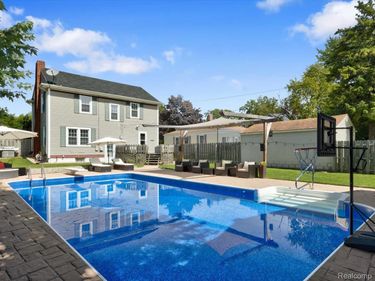 1424 Court Street, Port Huron, Mi 48060